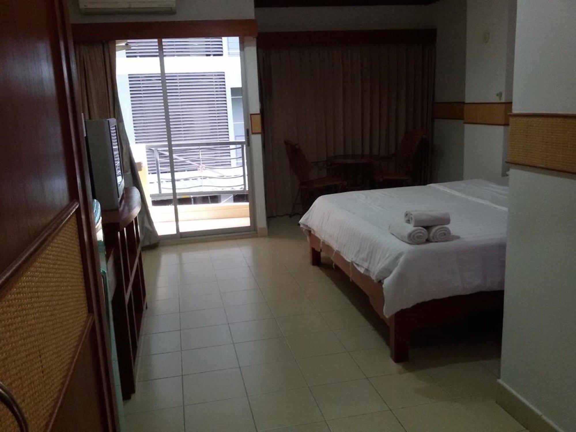 Rattakit Mansion Aparthotel Pattaya Exterior photo